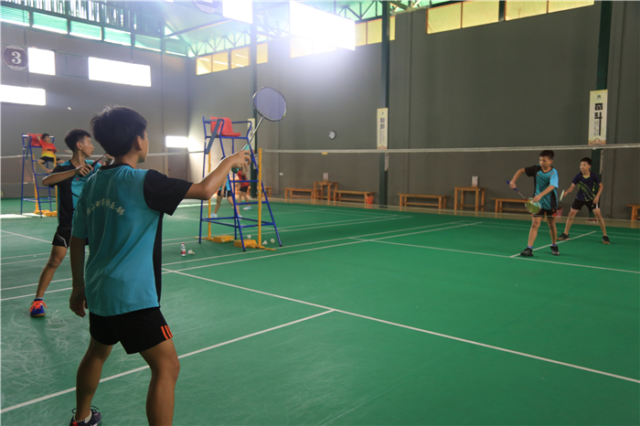 1、羽毛球小選手集結(jié)檳榔谷 備戰(zhàn)李寧杯全島羽毛球大賽