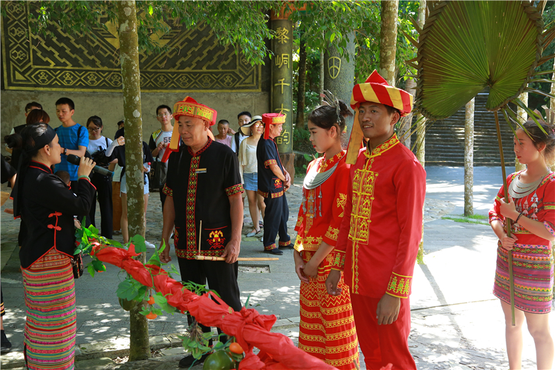 5、檳榔谷“賀歲套餐”繽紛多彩 黎苗文化+科幻元素體驗(yàn)樂趣多